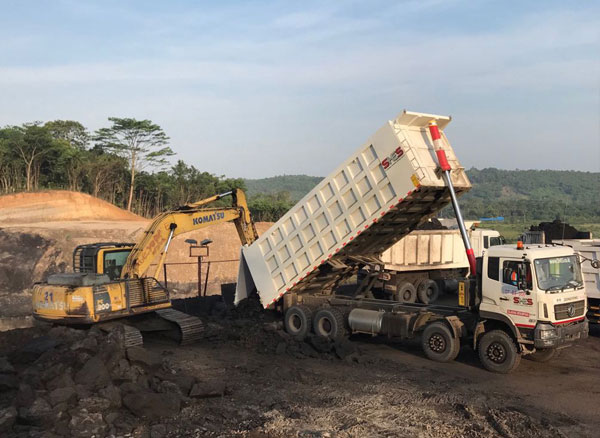 Dumping progress on stockpile 