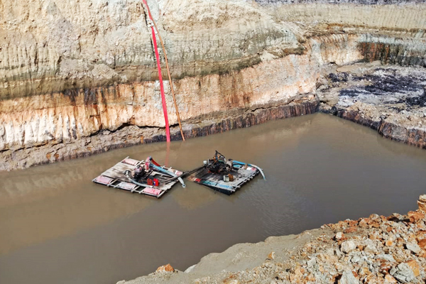 Pembuangan Air dengan Menggunakan POMPA MV 290 PIT